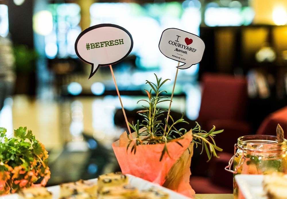 Courtyard By Marriott Prague City Экстерьер фото