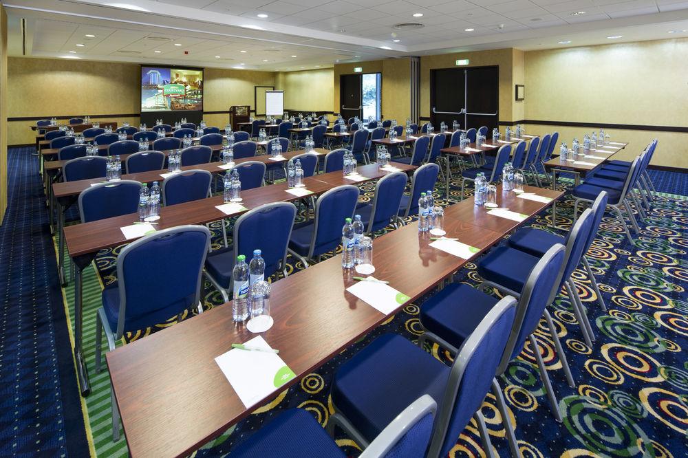 Courtyard By Marriott Prague City Экстерьер фото