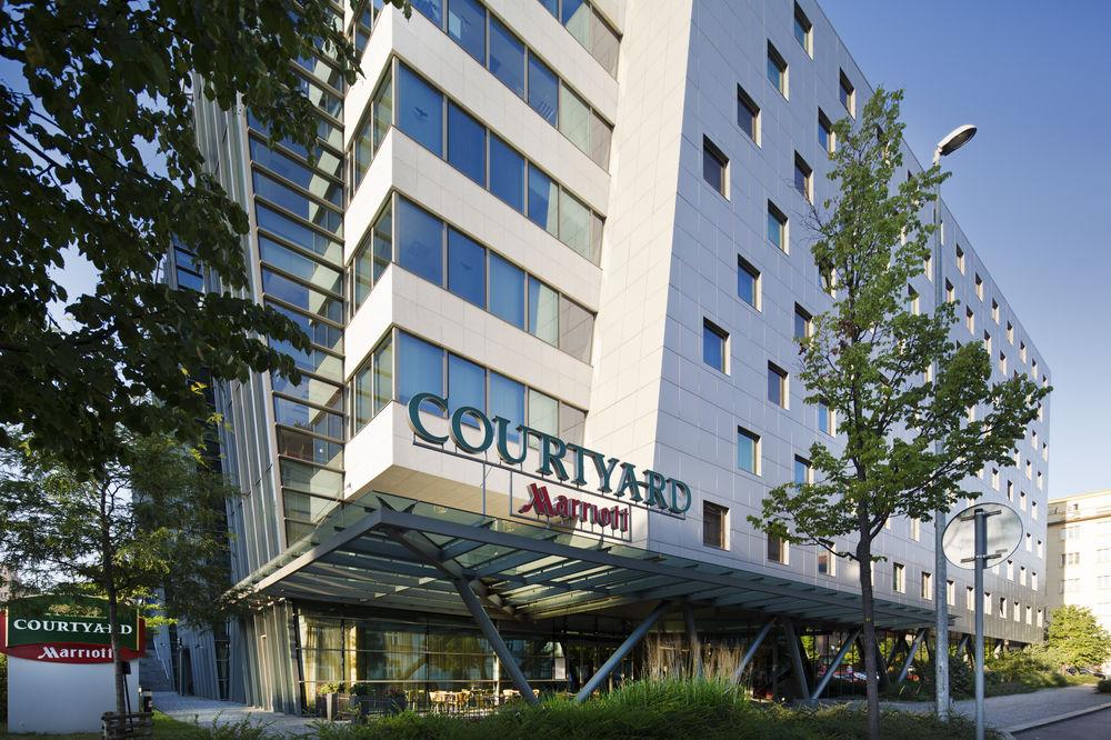 Courtyard By Marriott Prague City Экстерьер фото