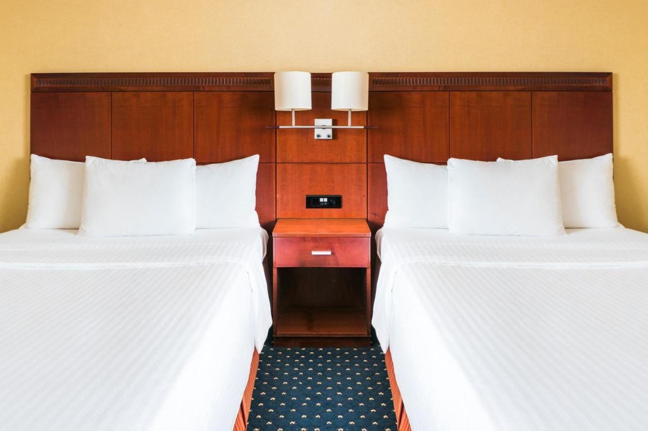 Courtyard By Marriott Prague City Экстерьер фото