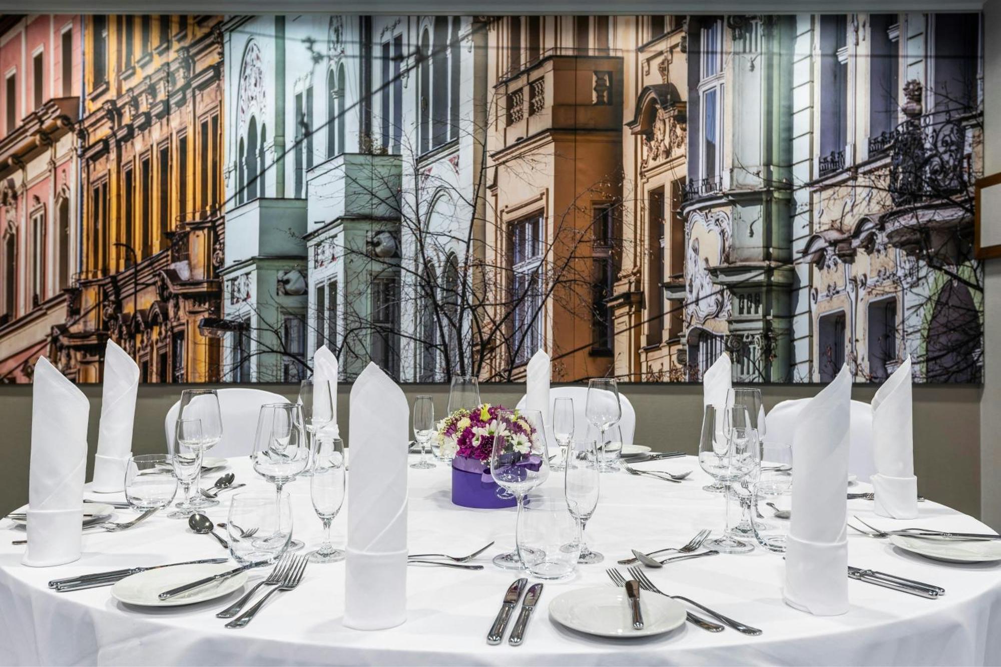 Courtyard By Marriott Prague City Экстерьер фото
