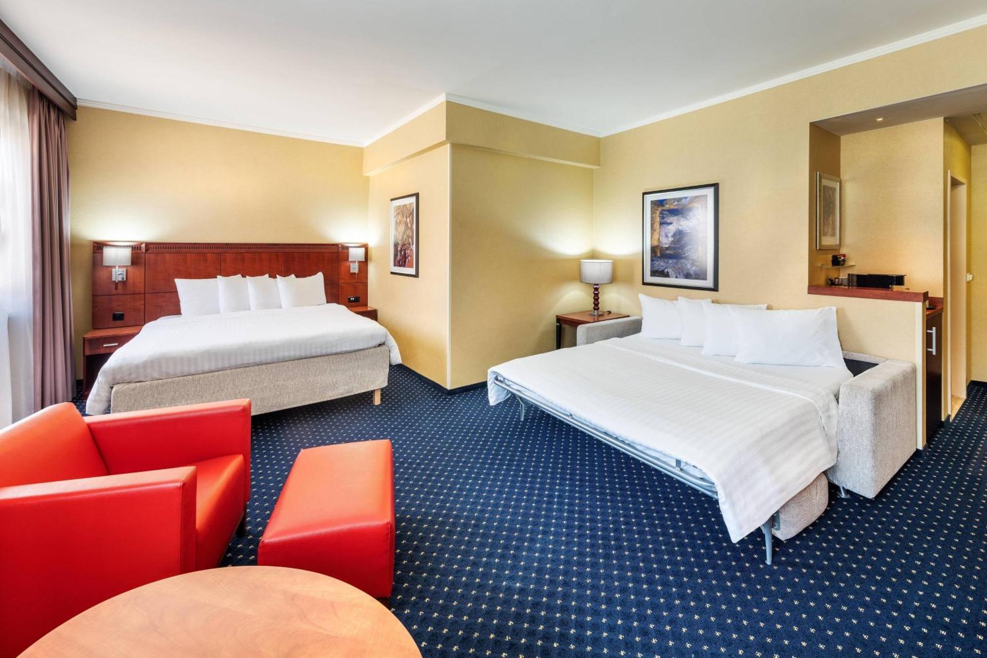 Courtyard By Marriott Prague City Экстерьер фото
